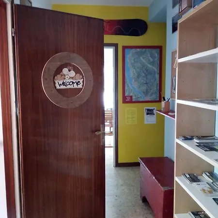 Hostelin De La Comare