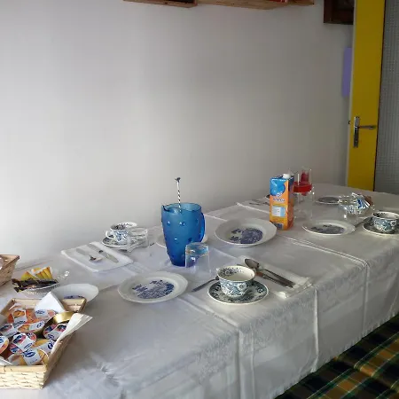 Hostelin De La Comare Bed & Breakfast *
